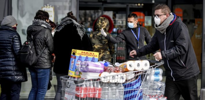 Θεσσαλονίκη: Τέλος οι φθηνές μάσκες, επιδρομή στα ράφια των σούπερ μάρκετ