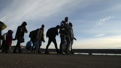 Πώς δρούσαν οι 5 συνοριοφύλακες στον Έβρο για να περνούν παράτυπους μετανάστες – Βρέθηκαν «λαβράκια» στα σπίτια τους