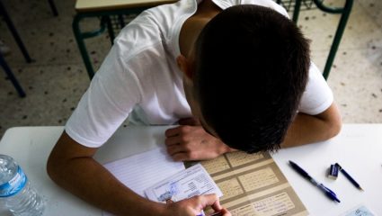 Πανελλήνιες: Κλειδώνει η ημερομηνία για τις εξετάσεις – Τι θα γίνει με τις υπόλοιπες τάξεις
