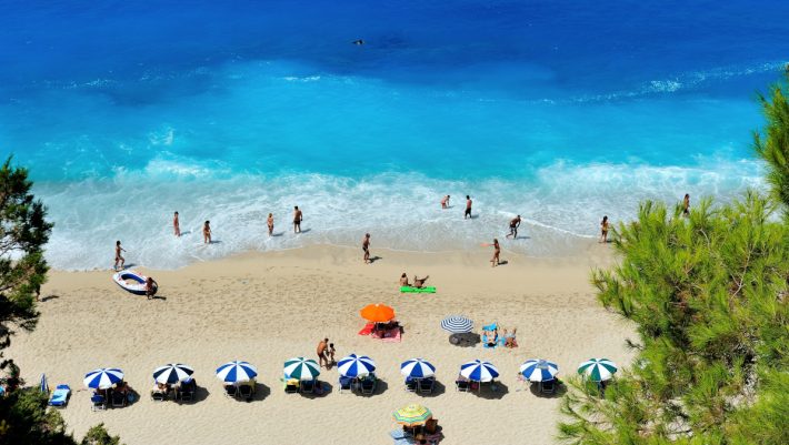 Καθαριότητα, τιμές: 5 τομείς που οι τουρίστες βάζουν κάτω απ' τη βάση στην Ελλάδα