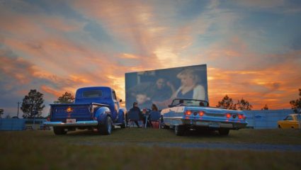 Εκτόξευση πωλήσεων: Ο κορωνοϊός επαναφέρει το Drive-In cinema στην Ελλάδα 40 χρόνια μετά