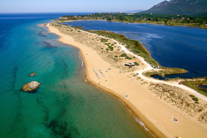 Παραλίες-όνειρο, χάσιμο νου: Η «Ίμπιζα της Ελλάδας» είναι το ιδανικό καταφύγιο για νέους και οικογένειες (Pics)