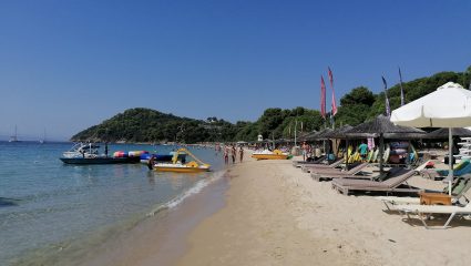 Οι ανοιχτοχέρηδες και οι «σφιγμένοι»: Ποιοι τουρίστες ξοδεύουν τα πιο πολλά λεφτά στην Ελλάδα