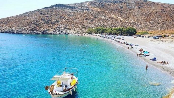 «Η πεταλούδα του Αιγαίου»: Το μικρό νησί με τις…ατομικές παραλίες που σου προσφέρει πριβέ διακοπές (Pics)