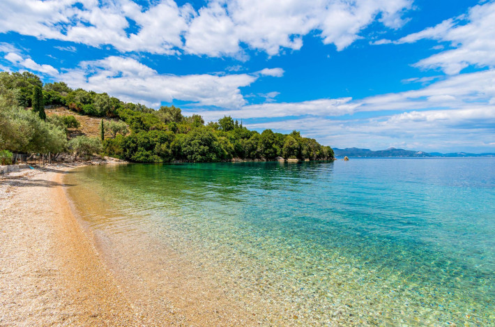 30 ανόθευτες παραλίες: Η «μικρή Μύκονος» του Ιονίου φέτος κερδίζει την πρωτιά σε Έλληνες και ξένους τουρίστες (Pics)
