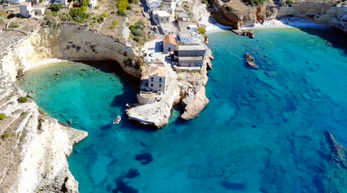 Ούτε καράβι, ούτε συνωστισμός: Το ωραιότερο road trip στην Ελλάδα με τις παραλίες που θα θυμάσαι για μια ζωή