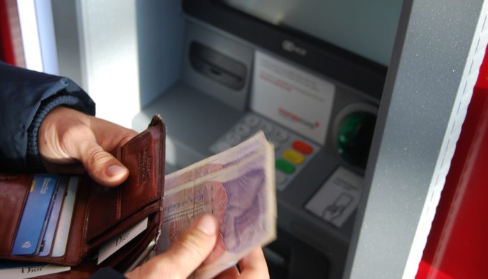 Επανάσταση λόγω κορωνοϊού: Το νέο μέτρο των τραπεζών που αλλάζει τα πάντα στις συναλλαγές