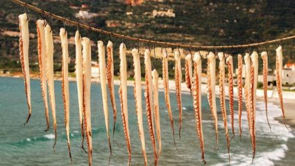 Διακοπές 2020 στην Ελλάδα: Κάθε νησί στις Κυκλάδες και ένα φαγητό που σε ταξιδεύει