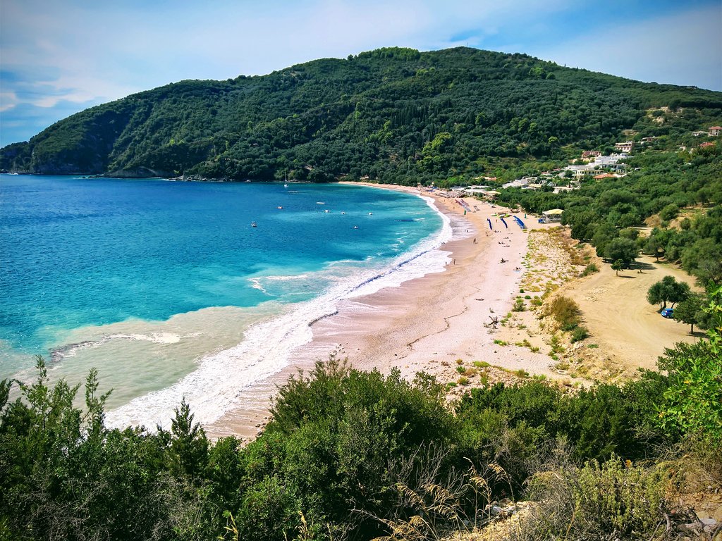 Νερά-λάδι, πας με αμάξι: Ο πιο αναπτυσσόμενος προορισμός στην Ελλάδα που βάζει κάτω τα καλύτερα νησιά