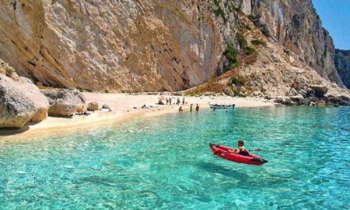 Ο τελευταίος ανέγγιχτος παράδεισος της Ελλάδας: Το άγνωστο νησάκι του Ιονίου που έχει πάντα ήλιο