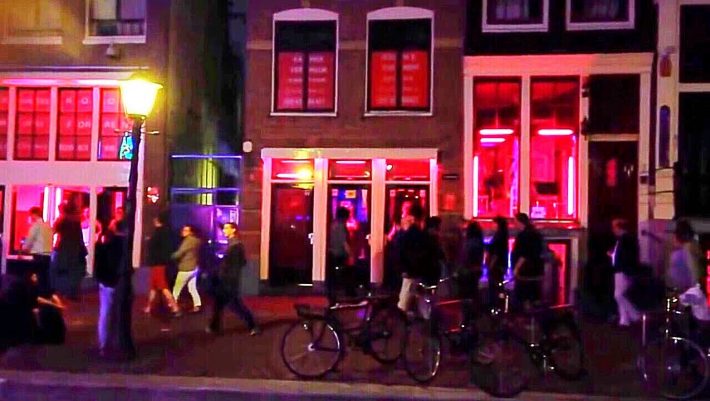 Red Light District: Οι 5 αλλαγές λόγω κορωνοϊού στην πιο διαβόητη περιοχή του Άμστερνταμ