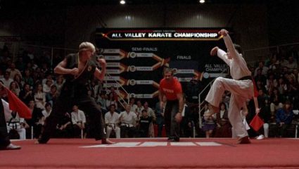 «Γερανός» από το Karate Kid: 5 σκανδαλωδώς υπερβολικές σκηνές σε ταινίες