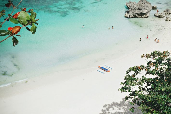 20 κάτοικοι, απόλυτη γαλήνη: Στο νησί με τις πιο απρόσιτες, μα εκθαμβωτικές, παραλίες κάνεις την καλύτερη μονοήμερη της ζωής σου