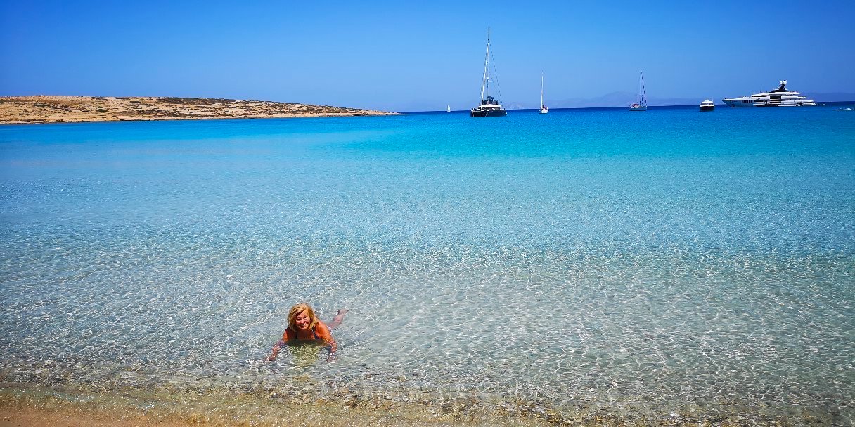 Μπίρα, ψάρι, θάλασσα: Στον ελληνικό παράδεισο που δεν αλλάζουν οι ξένοι, φέτος θα ξεχάσεις την ακρίβεια (Pics)