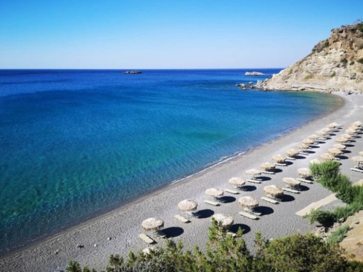 Η μία παραλία καλύτερη απ' την άλλη: Ασφαλείς, φτηνές διακοπές στα 40Km της πιο «πλούσιας» ακτογραμμής στην Ελλάδα