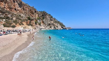 Το καλοκαίρι τώρα αρχίζει: Το νησί που επέλεξαν μαζικά φέτος οι Έλληνες θα έχει… Αύγουστο 2 μήνες ακόμα (Pics)