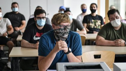 Σχολεία: Πότε ανοίγουν, ποιοι και πώς θα φορούν μάσκα – Τι πρέπει να ξέρουν οι μαθητές
