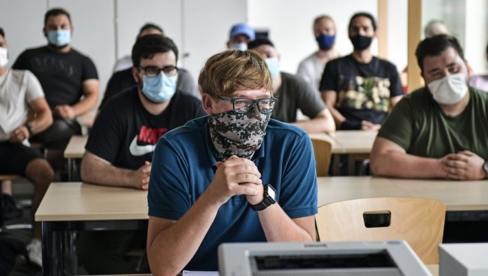 Σχολεία: Πότε ανοίγουν, ποιοι και πώς θα φορούν μάσκα - Τι πρέπει να ξέρουν οι μαθητές
