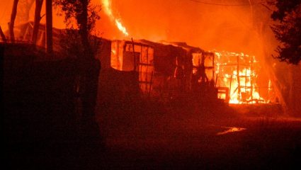 Φωτιά στη Μόρια: Βίντεο – ντοκουμέντο από τη δράση των εμπρηστών στο ΚΥΤ