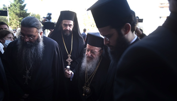 Ιερείς και πιστοί δίχως μάσκα στην Θεσσαλονίκη