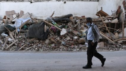 Τραγωδία δίχως τέλος: Ανεβαίνει ο αριθμός των θυμάτων του σεισμού στην Σμύρνη