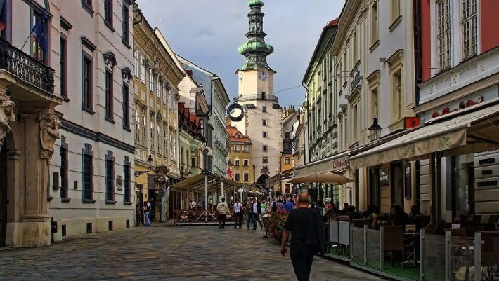 Κόλπο γκρόσο: Το νέο πείραμα της Σλοβακίας για να κάνει covid free Χριστούγεννα με ανοιχτά τα πάντα