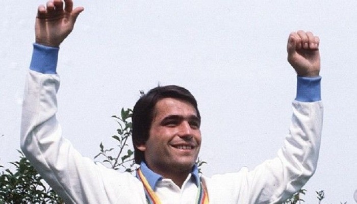 Το συγκλονιστικό παρελθόν του γίγαντα που έκανε την Ελλάδα να υποκλιθεί στο μεγαλείο του Το συγκλονιστικό παρελθόν του γίγαντα που έκανε την Ελλάδα να υποκλιθεί στο μεγαλείο του