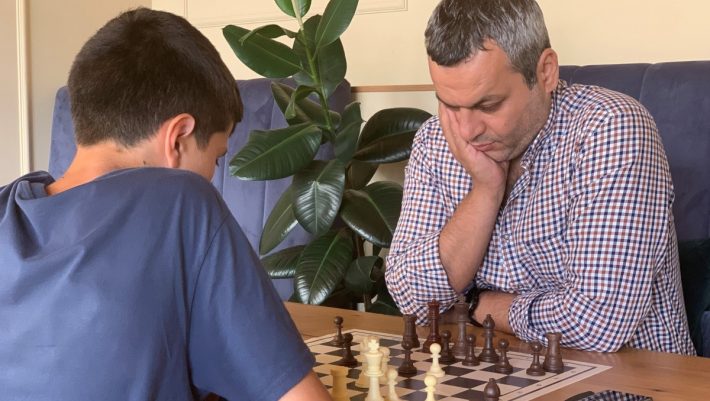 Σκάκι με τους Ευρωπαίους από τη Βουλή: Ο Χάρης Μαμουλάκης εκπρόσωπος της Ελλάδας στο τουρνουά των Ευρω-πολιτικών