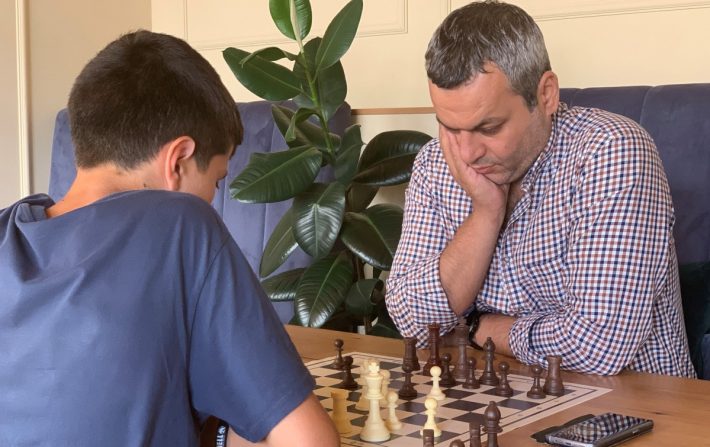 Σκάκι με τους Ευρωπαίους από τη Βουλή: Ο Χάρης Μαμουλάκης εκπρόσωπος της Ελλάδας στο τουρνουά των Ευρω-πολιτικών