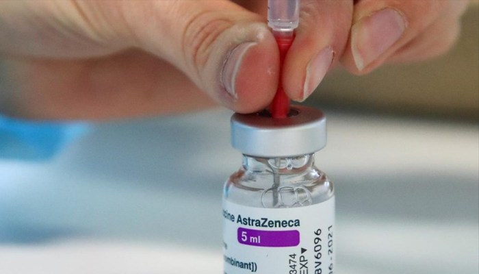 Κύριοι λοιμωξιολόγοι, αυτό που κάνετε με το εμβόλιο της AstraZeneca είναι «έγκλημα»...