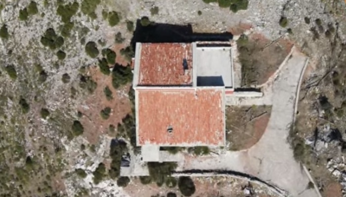 Η απόδειξη της διαπλοκής με εικόνες: Η χλιδάτη αετοφωλιά του «Έλληνα Φύρερ» που κόστισε 100 βρόμικα εκατομμύρια
