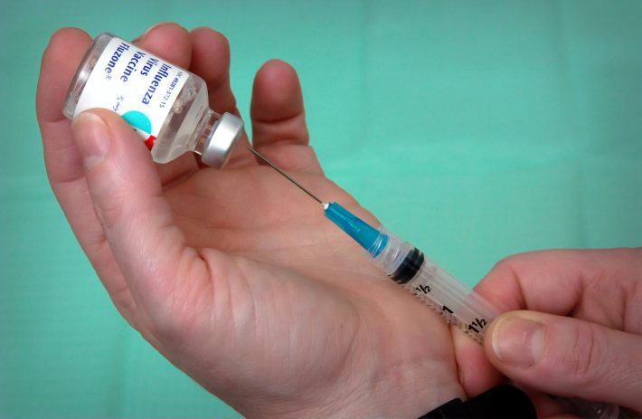 Πρωτοπορεί ξανά: Το νέο, μονοδοσικό εμβόλιο της Ρωσίας έχει αυτό που λείπει από Pfizer και Moderna