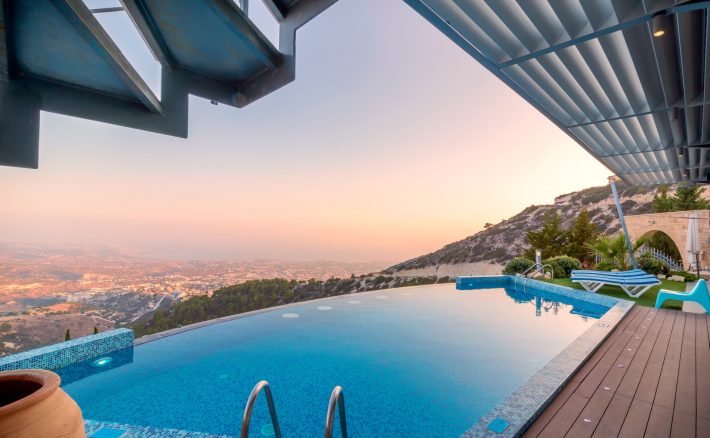 Κέρδος έως 12.000 τον μήνα: Το νέο Airbnb δίνει αυτό που κάθε Έλληνας ονειρεύεται στις διακοπές του