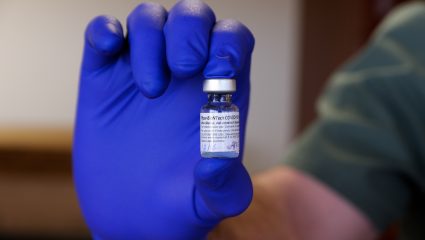 Εμβόλιο Pfizer: Τελειώνει οριστικά το μεγαλύτερο επιχείρημα των αρνητών