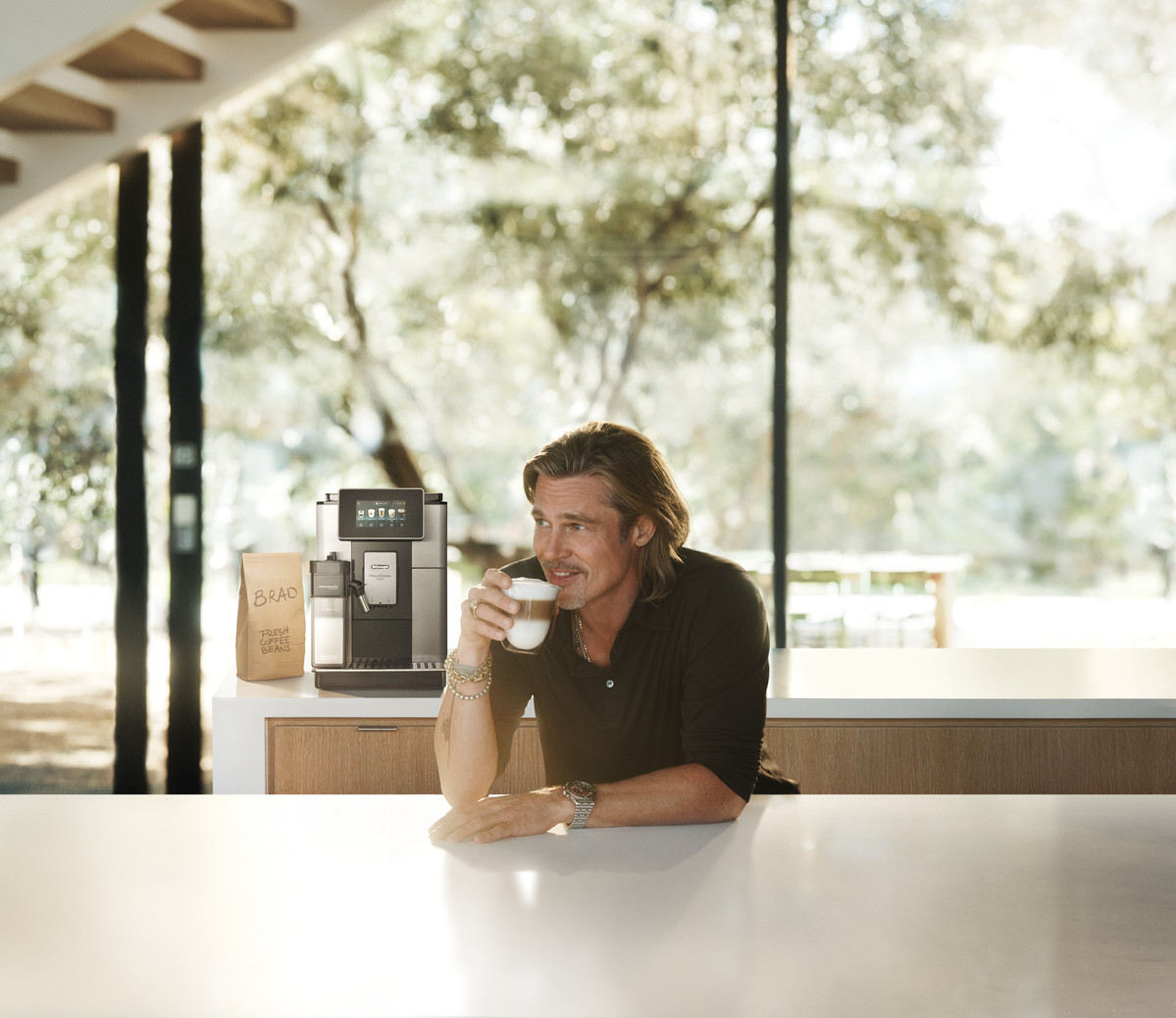 O Brad Pitt γίνεται ο Brand Ambassador της De’Longhi και μας καλεί για καφέ στο... Hollywood!