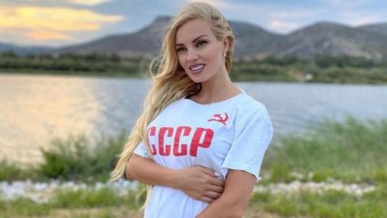 Τι θα γράφει η νέα μπλούζα της Τζούλιας Νόβα μετά τον ντόρο που έκανε το «ΕΣΣΔ»