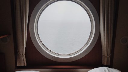 99/100 δεν ξέρουν γιατί τα παράθυρα στα πλοία είναι στρόγγυλα και όχι τετράγωνα. Εσύ;