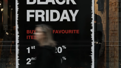 Φθινοπωρινές εκπτώσεις και Black Friday: Πότε ξεκινούν – Οι Κυριακές που θα είναι ανοιχτά τα μαγαζιά