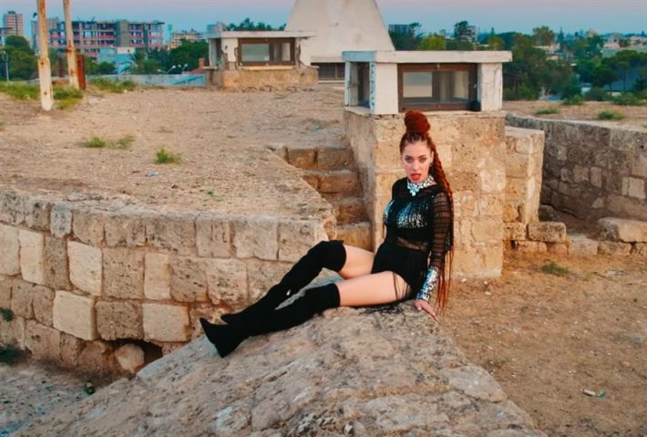 Βαρώσια: Σάλος με προκλητικό βίντεο κλιπ της τουρκοκύπριας τραγουδίστριας Νίνι