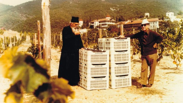 Έδωσε όνομα στο κρασί: Ο εμβληματικός αμπελουργός που δίδαξε οινοποιία στην Ελλάδα