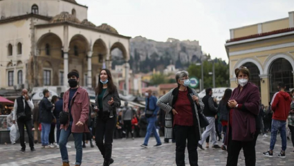 «Πυροβολούμε τα πόδια μας»: Το μοιραίο λάθος που κάνει η Ελλάδα και τα κρούσματα εκτοξεύονται και πάλι