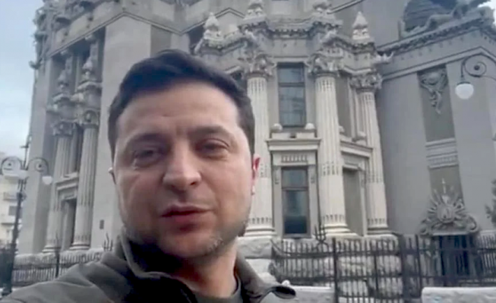 Πόλεμος στην Ουκρανία: «Θα κυκλοφορήσει βίντεο με τον Ζελένσκι νεκρό» προειδοποιεί το υπουργείο Πληροφοριών