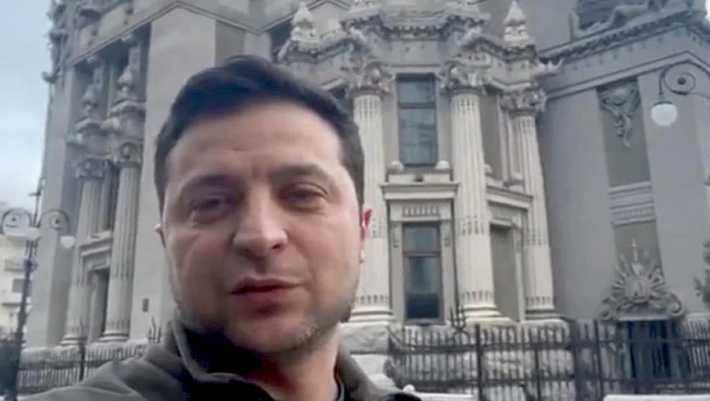 Πόλεμος στην Ουκρανία: «Θα κυκλοφορήσει βίντεο με τον Ζελένσκι νεκρό» προειδοποιεί το υπουργείο Πληροφοριών