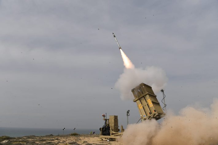 «Σιδηρούς θόλος»: Το υπερόπλο του Ισραήλ που ο Ζελένσκι πιστεύει ότι θα αλλάξει τη μοίρα του πολέμου