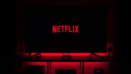 Σε κρίση το Netflix: Η αυστηρότερη πολιτική, το ενδεχόμενο αυξήσεων στις τιμές και οι διαφημίσεις