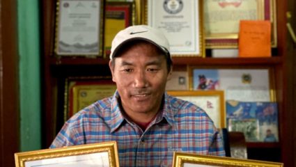 Kami Rita Sherpa: Ο άνθρωπος που έχει δαμάσει την κορυφή του Έβερεστ