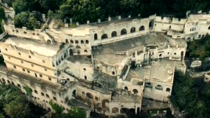 «Ιερός λαβύρινθος»: Ο λόγος που το πιο απόκοσμο μοναστήρι στην Ελλάδα ρημάζει εγκαταλελειμμένο