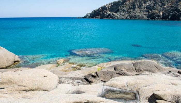 Μπάνιο, βόλτα, σβήσιμο: Το νησί με τις καλύτερες ταβέρνες στην Ελλάδα δεν έχει αντίπαλο και φέτος