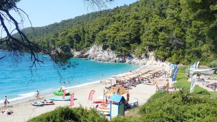 Θα έπρεπε να μην πέφτει καρφίτσα: Το αδικημένο νησί με τις ωραιότερες παραλίες στην Ελλάδα είναι φέτος top προορισμός (Pics)