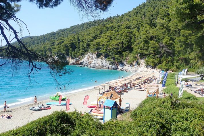 Θα έπρεπε να μην πέφτει καρφίτσα: Το αδικημένο νησί με τις ωραιότερες παραλίες στην Ελλάδα είναι φέτος top προορισμός (Pics)